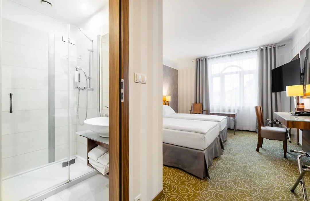 Hotel Lord - Warsaw Airport-1