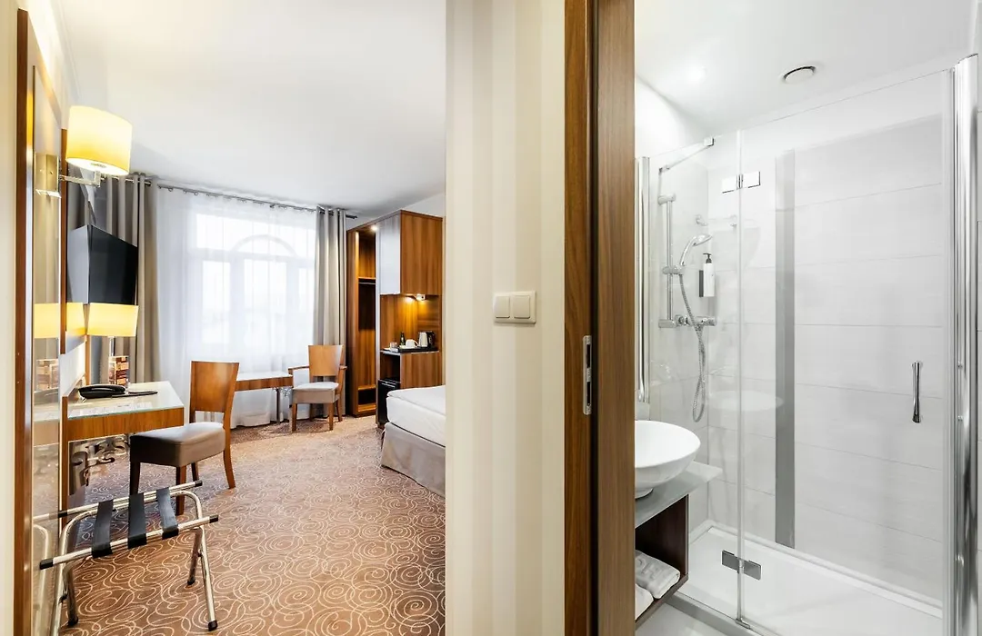 Hotel Lord - Warsaw Airport-1