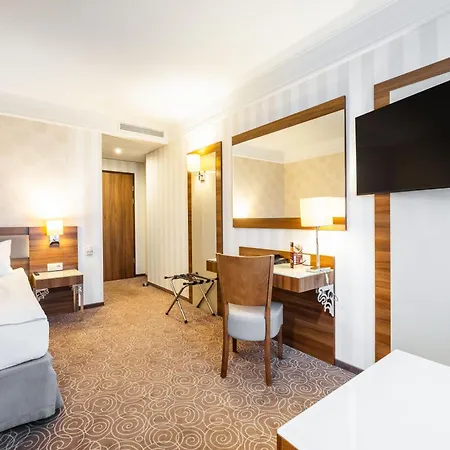 Hotel Lord - Warsaw Airport-3